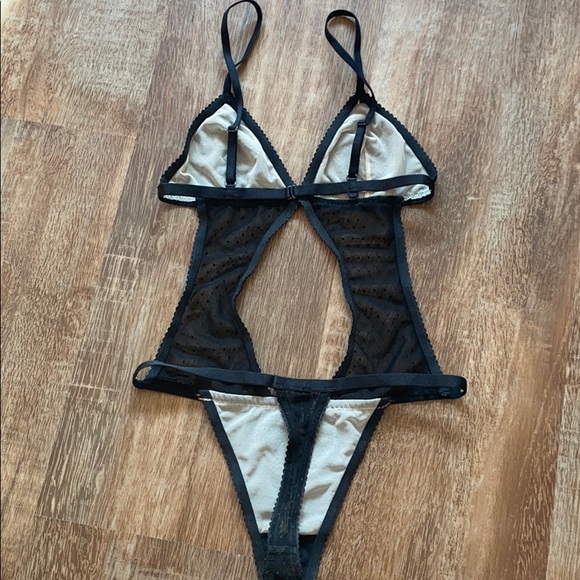 Victoria’s Secret Lace Thong Teddy - Picture 7 of 7